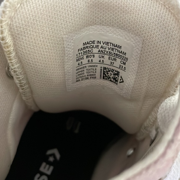 Unique white and pink women’s high top converse! - Picture 2 of 4